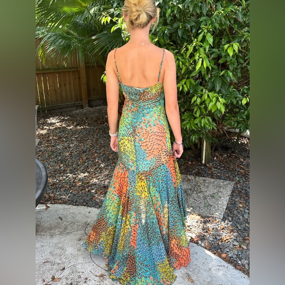 EUC BCBG MAX AZRIA Peacock pattern Hi-Low Dress 2006 Size 8 - Picture 2 of 16